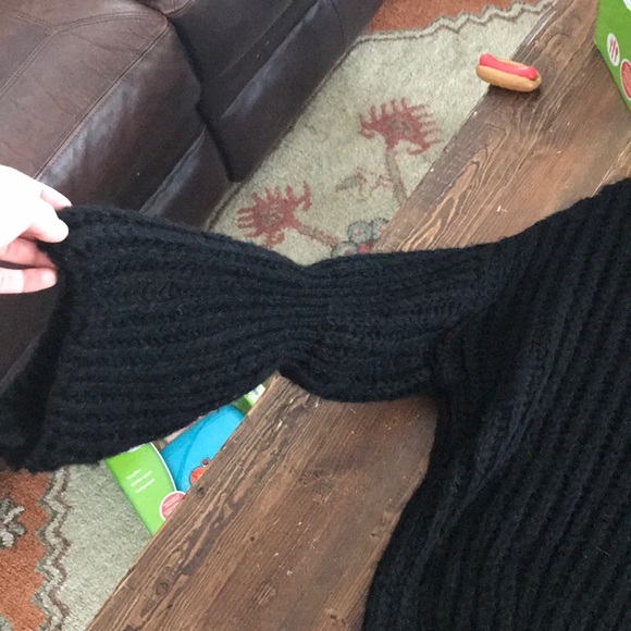 Chunky bell sleeve sweater. - Picture 3 of 4